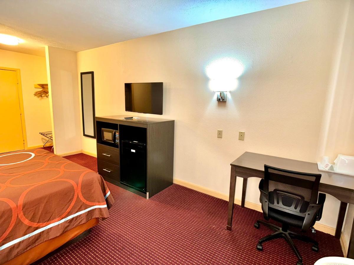 Super 8 by Wyndham Hillsville Eksteriør billede