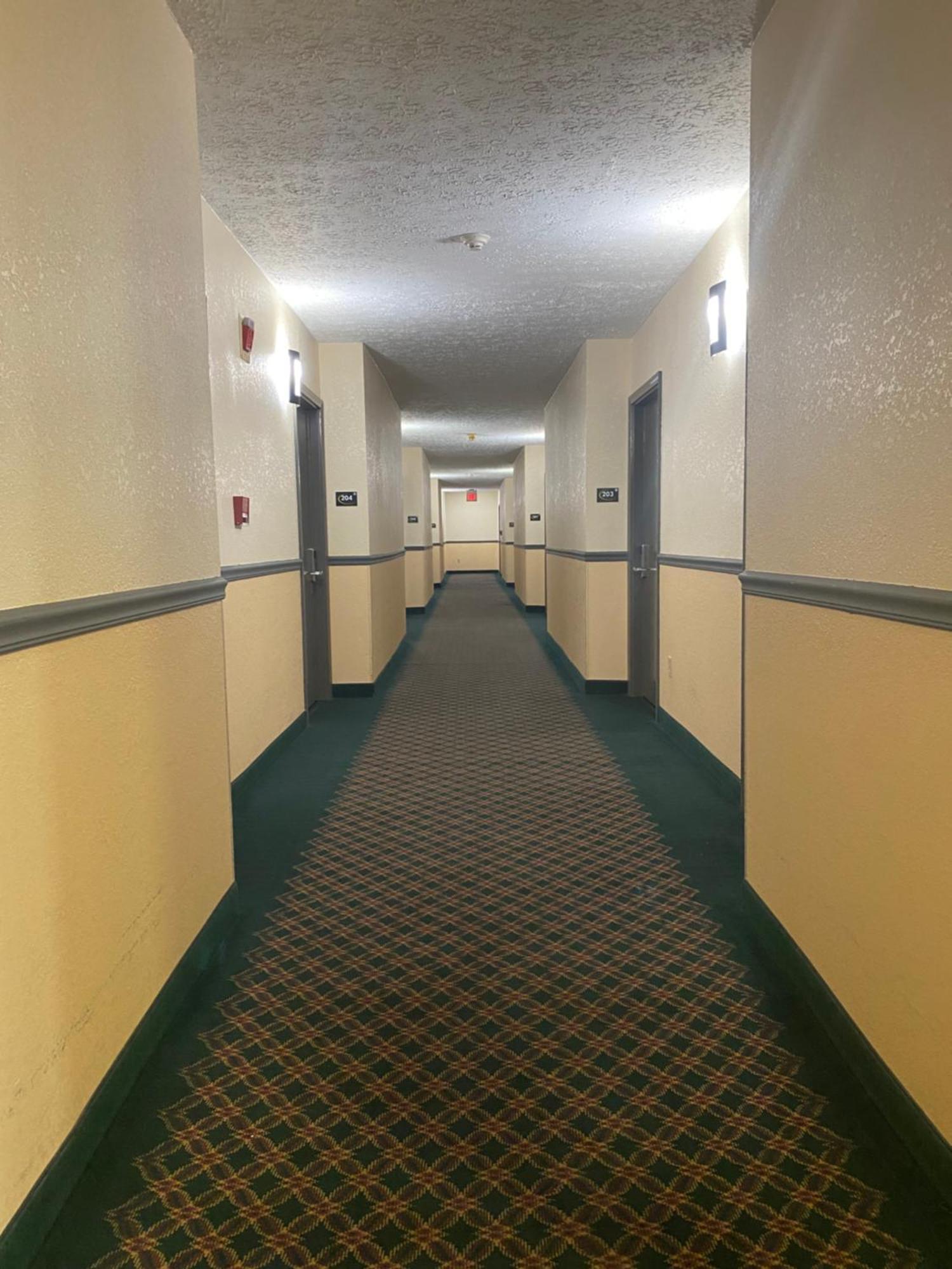 Super 8 by Wyndham Hillsville Eksteriør billede