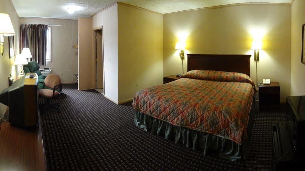 Super 8 by Wyndham Hillsville Eksteriør billede